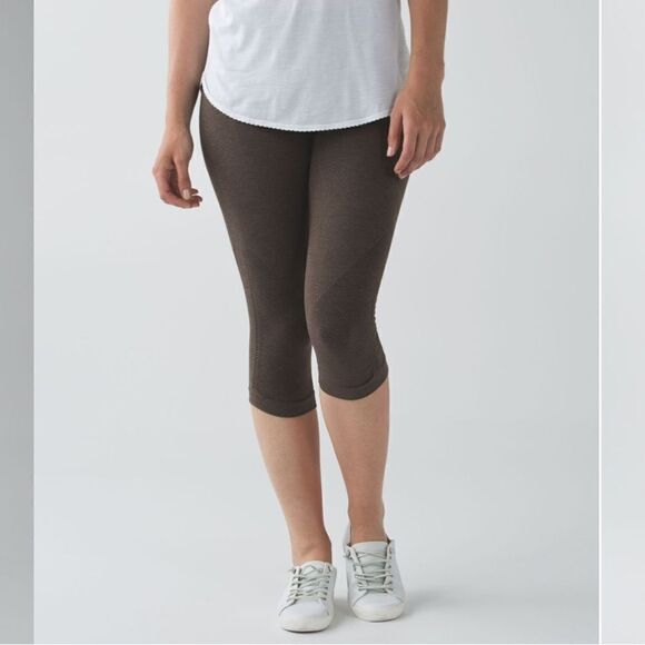 Lululemon flow crop leggings size 6 - Picture 1 of 6
